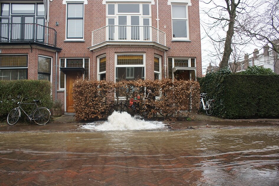 Waterleiding Ipenrodestraat gesprongen